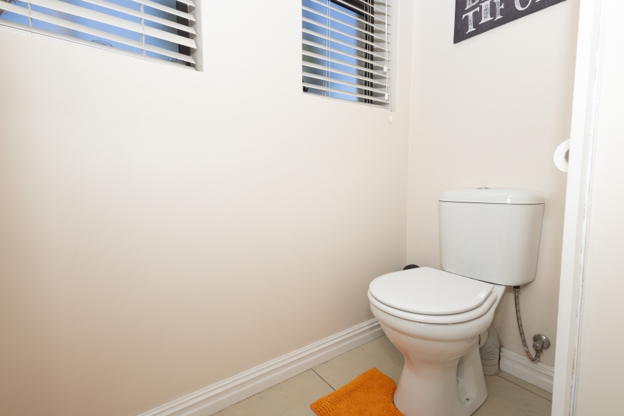 4 Bedroom Property for Sale in Flamingo Vlei Western Cape